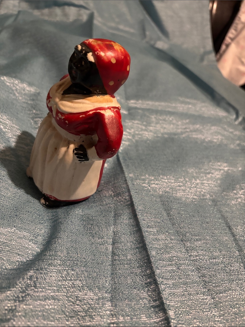 Vintage Ceramic Figurine in Red and White - Picture 4 of 8